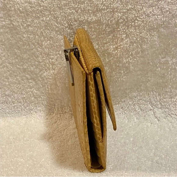 ♦️HTF♦️GUCCI SNAKESKIN COMPACT WALLET WITH HOOK - Picture 7 of 15